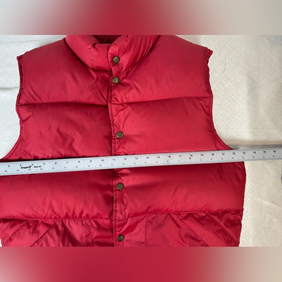 L.L. Bean Red Puffer Vest Size unknown measurement’s in photos - Picture 6 of 10